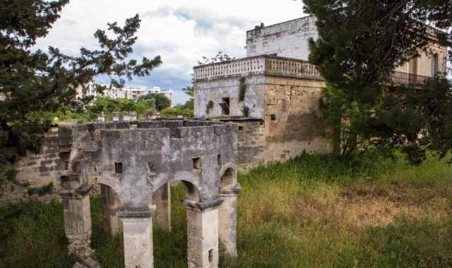 Ville, masserie e ipogei:  l'antico e desolato mondo che si svela tra Santa Caterina e lo Stadio